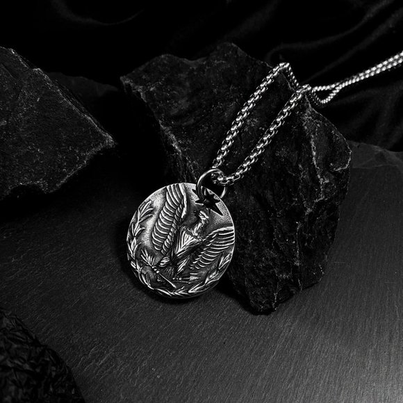men round card necklace - Picture 2 of 4